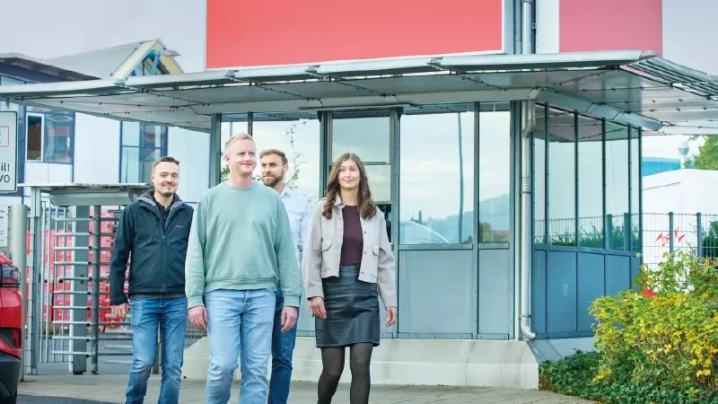 eine Gruppe von Mitarbeitern bei DEHN