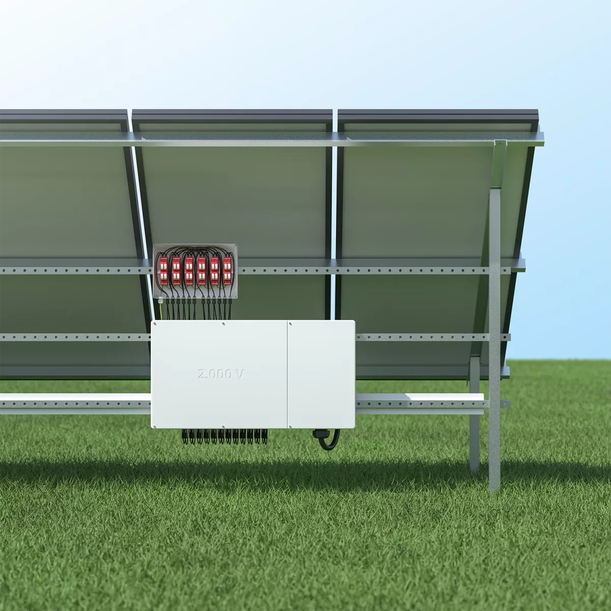 Elektrische Installation mit mehreren roten Sicherungen und einem weißen Kasten mit der Prägung '2.000 V' an einer Metallhalterung über grünem Gras.