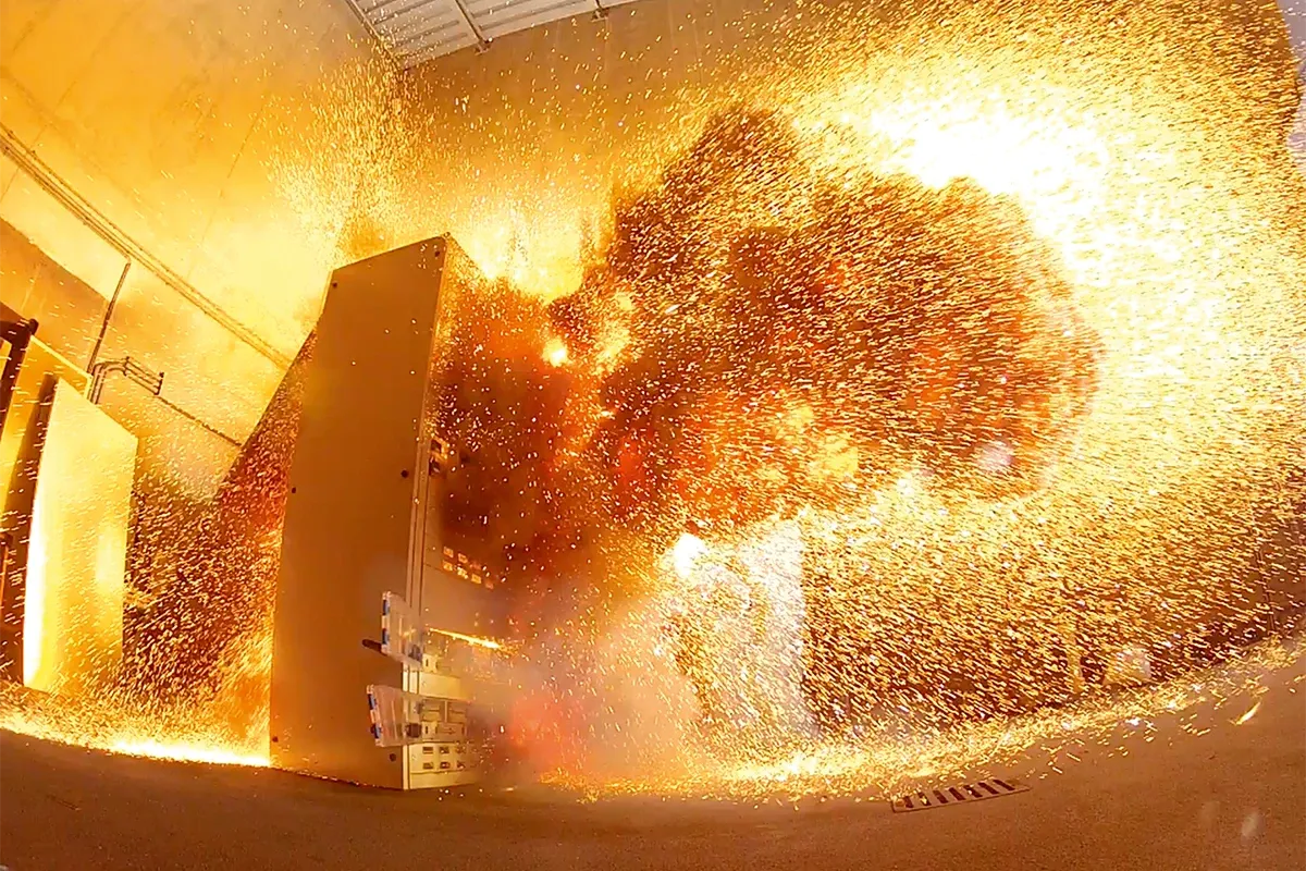 Explosion bei einem Schaltschrank