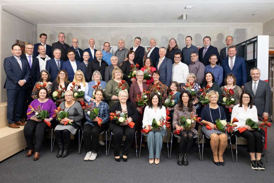 DEHN ehrt Mitarbeitende für jahrelange Betriebszugehörigkeit und